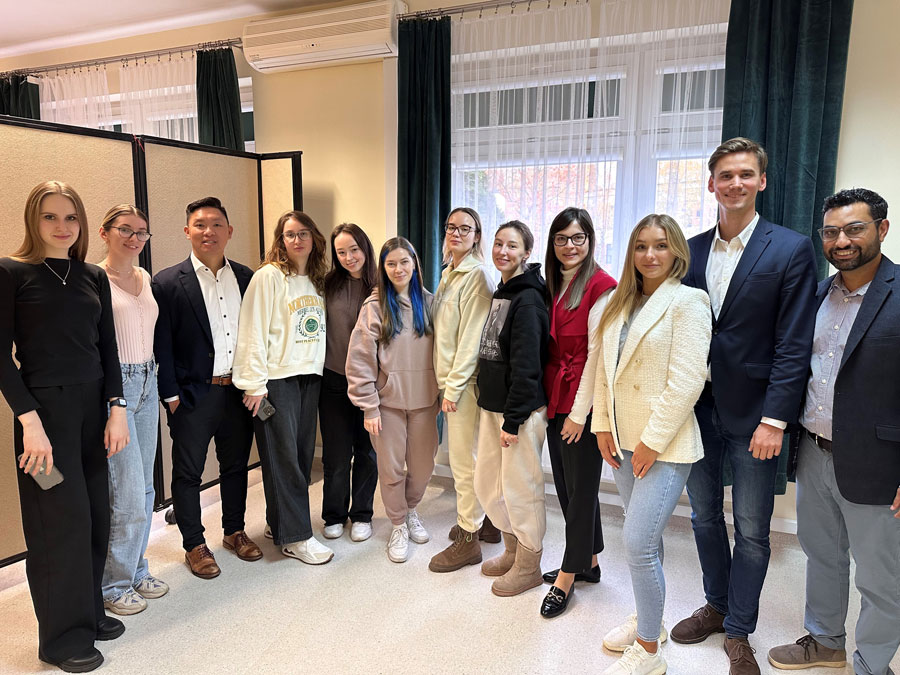 <a href="/UTHPMR/">UTHealth Houston PM&R</a> faculty Ajai Sambasivan MD &amp; <a href="/AnesthesiaUTH/">UTHealthAnesthesia</a> faculty Garret Chen MD MBA led point-of-care ultrasound #POCUS and pain management training for physicians in Ukraine 🇺🇦 <a href="/MSCNRIO/">MSC National Research Institute of Oncology</a>  <a href="/ISPRM/">ISPRM</a> #Physiatry #PhysiatryGME 

med.uth.edu/blog/2025/11/1…