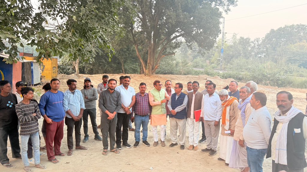 manishrawatmla's tweet image. 14-11-2025
शहीद वीरांगना ऊदा देवी पासी जी के 16 नवंबर 2025 शहादत दिवस पर आयोजित होने वाली विशाल जनसभा की तैयारियों के तहत कार्यक्रम स्थल पर पहुँचकर संपूर्ण व्यवस्थाओं का जायज़ा लिया तथा भव्य आयोजन हेतु आवश्यक दिशा-निर्देश दिए।

वीरांगना ऊदा देवी पासी जी का बलिदान सदैव हमें…