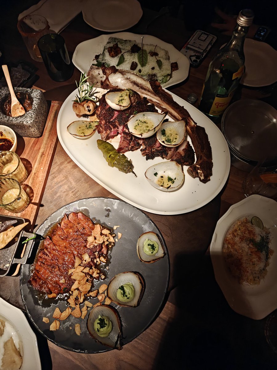 jonvaliagas's tweet image. Kind of torn. OnePlus 15 cameras are pretty solid, until they aren&apos;t. It can miss poorly in low light.