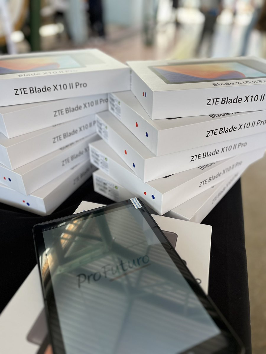 Hoy vivimos una jornada increíble en el Colegio Sixto Méndez de Graneros, donde hicimos entrega de nuevas tabletas ProFuturo para seguir fortaleciendo la transformación digital en el colegio.

¡Promoviendo una educación más equitativa, innovadora y conectada! 🚀📚
#ProFuturoChile