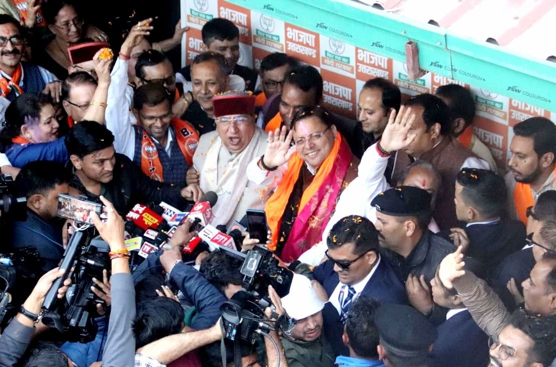 भाजपा कार्यालय, देहरादून में आयोजित विजय उत्सव में भाजपा पदाधिकारियों एवं कार्यकर्ताओं के साथ बिहार चुनाव में NDA को मिले प्रचंड बहुमत का जश्न मनाया। बिहार में मिली यह ऐतिहासिक जीत वहाँ की विकासप्रिय जनता द्वारा डबल इंजन सरकार पर जताए गए विश्वास की सशक्त मुहर है।

आदरणीय