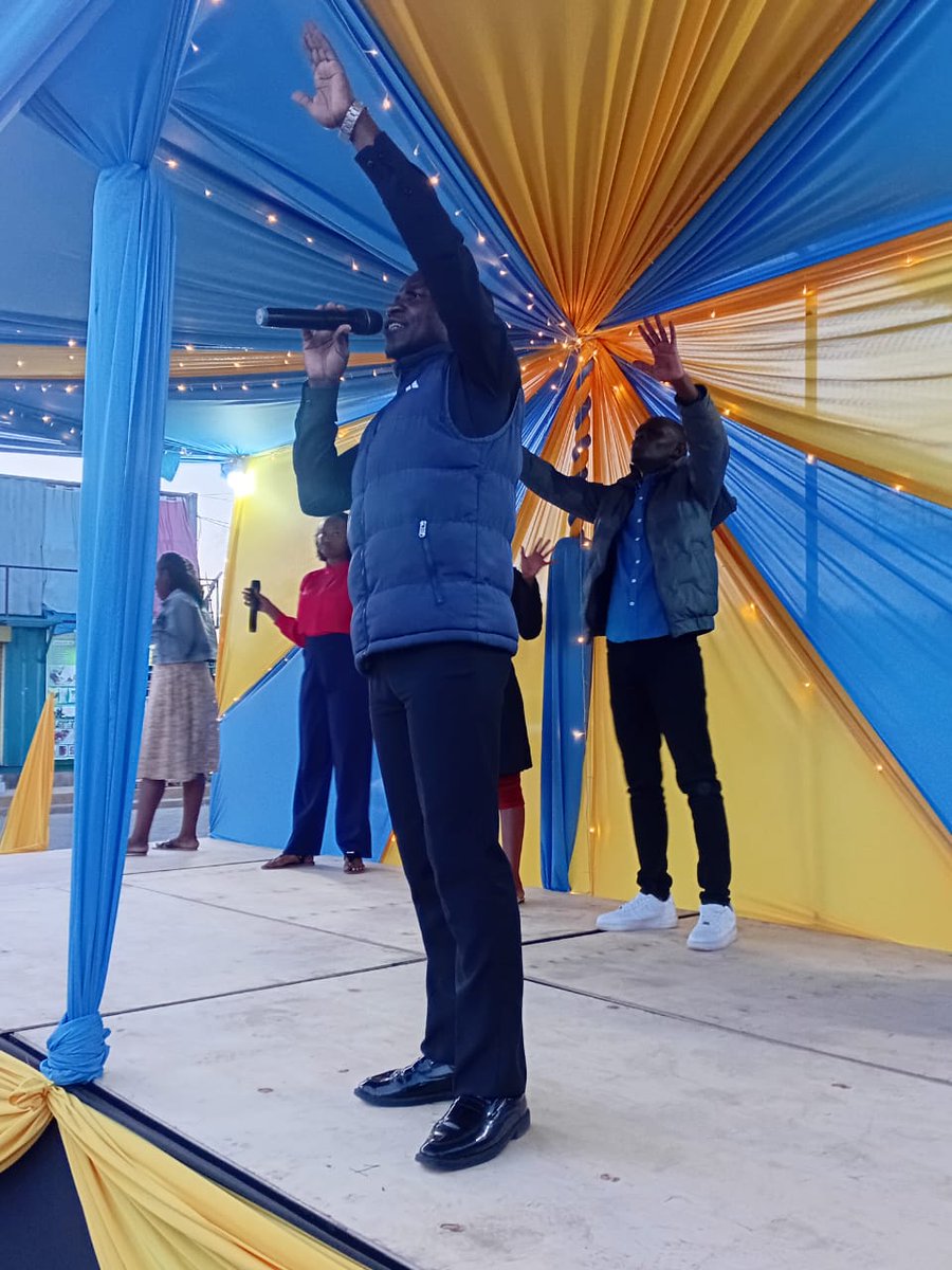 SimiyuJoshua2's tweet image. Doing what I LOVE #ServingGod..Day one at Outering grounds mega crusade, glory to God.