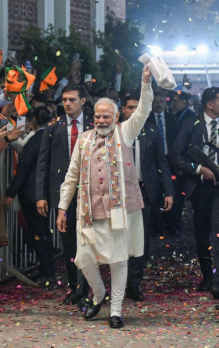 जोड़ी मोदी-नीतीश जी के हिट हो गयील,
बिहार के विकास फिर रिपीट हो गयील!

आभार बिहार!