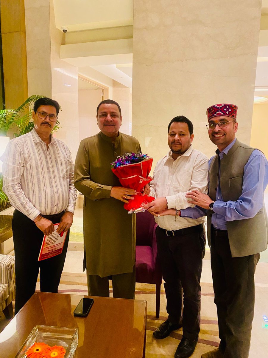 sudhirhp's tweet image. मुंबई पहुंचने पर आज हिमाचल मित्र मंडल के पदाधिकारियों के साथ मुलाकात की।