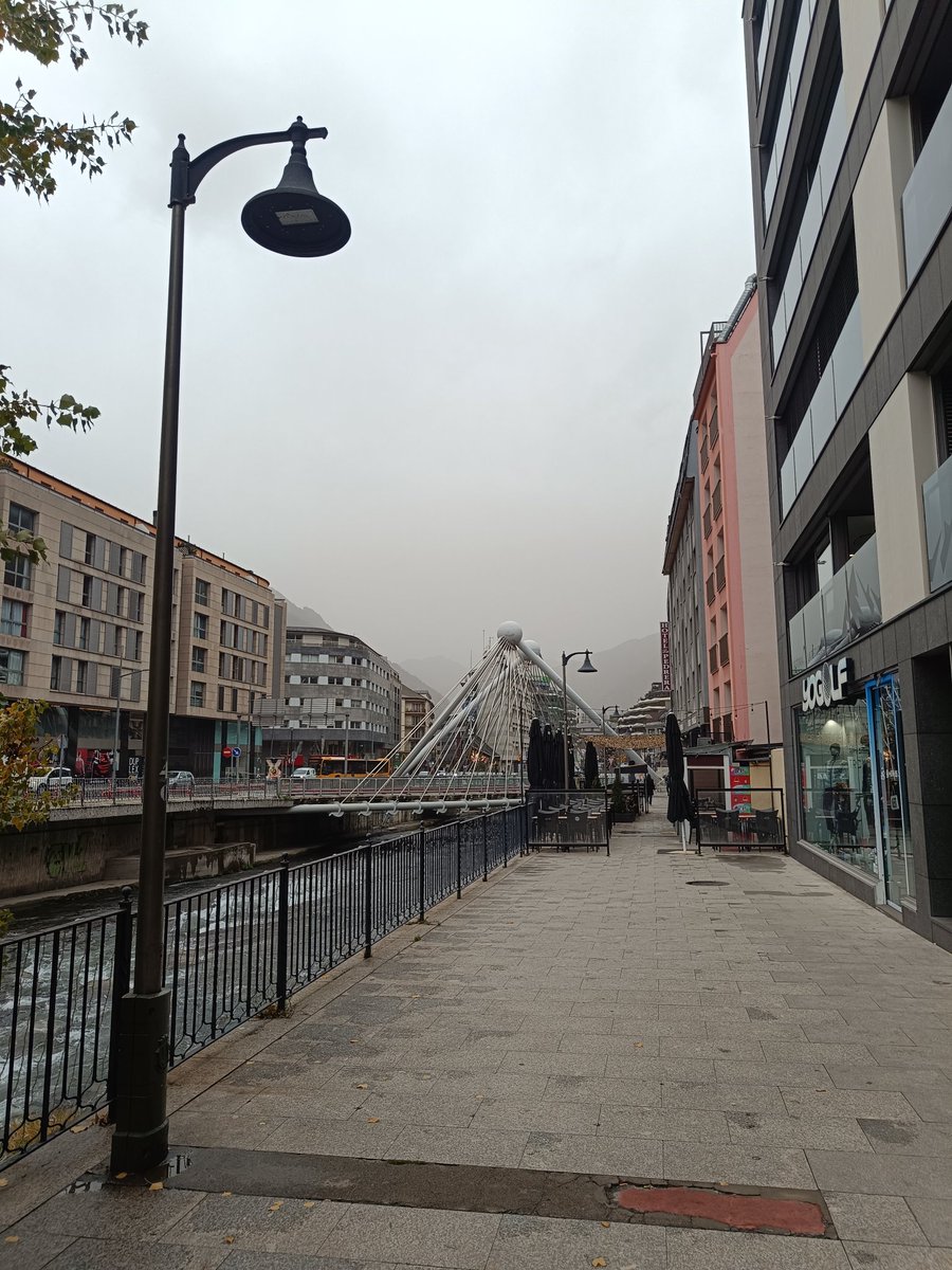 Avui...dia de pols, núvols i a mi...em deixa feta pols...!😓
#sortqueesdivendres #Andorra