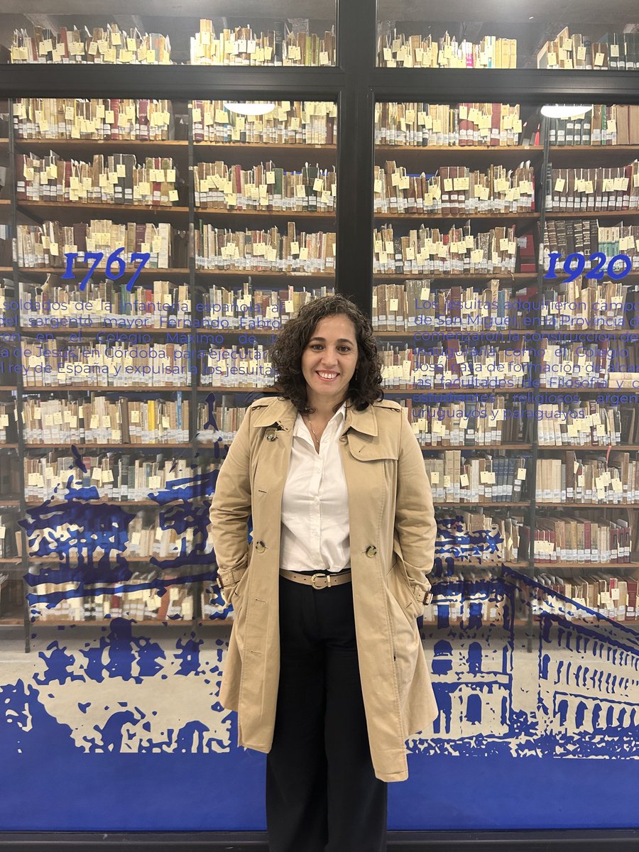 Hoy, 14 de noviembre, es el Día del y de la bibliotecóloga peruana.

Feliz día, colegas! 🥳

Feliz día a mi 😎💻📚🗃