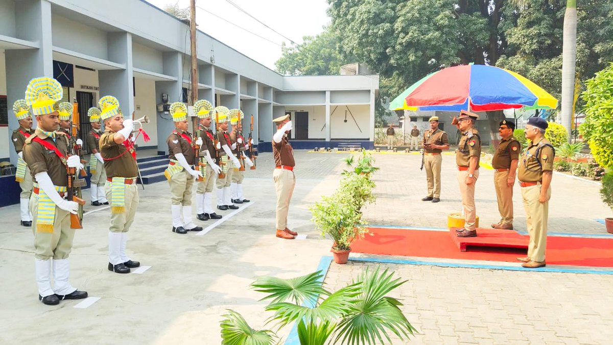 co36pacup's tweet photo. श्री मनोज कुमार सोनकर,(आईपीएस)पुलिस  उपमहानिरीक्षक वाराणसी अनुभाग, वाराणसी
                सदस्य 
श्री नैपाल सिंह,IPS सेनानायक,39BN 
श्री महिपाल सिंह,AC, 20BN
पीसी श्री दीपनारायण राय,36BN द्वारा आज दिनांक-14/11/2025को 36वीं वाहिनी पीएसी रामनगर,वाराणसी का भ्रमण/निरीक्षण किया गया https://t.co/7RQRHwZHPe