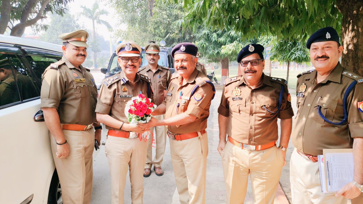 co36pacup's tweet photo. श्री मनोज कुमार सोनकर,(आईपीएस)पुलिस  उपमहानिरीक्षक वाराणसी अनुभाग, वाराणसी
                सदस्य 
श्री नैपाल सिंह,IPS सेनानायक,39BN 
श्री महिपाल सिंह,AC, 20BN
पीसी श्री दीपनारायण राय,36BN द्वारा आज दिनांक-14/11/2025को 36वीं वाहिनी पीएसी रामनगर,वाराणसी का भ्रमण/निरीक्षण किया गया https://t.co/7RQRHwZHPe