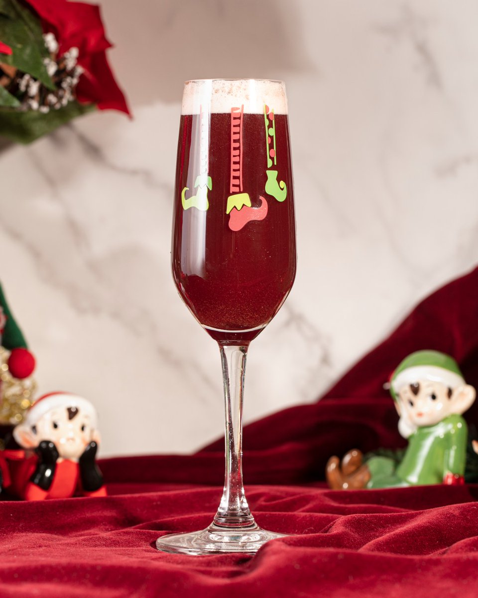 CarouselClb's tweet image. Run run to @CarouselClb for a Run Run Reindeer cocktail! Made with a mulled wine reduction, prosecco, lemon, and aromatic bitters☃️ This drink will put you in the holiday spirit🎄