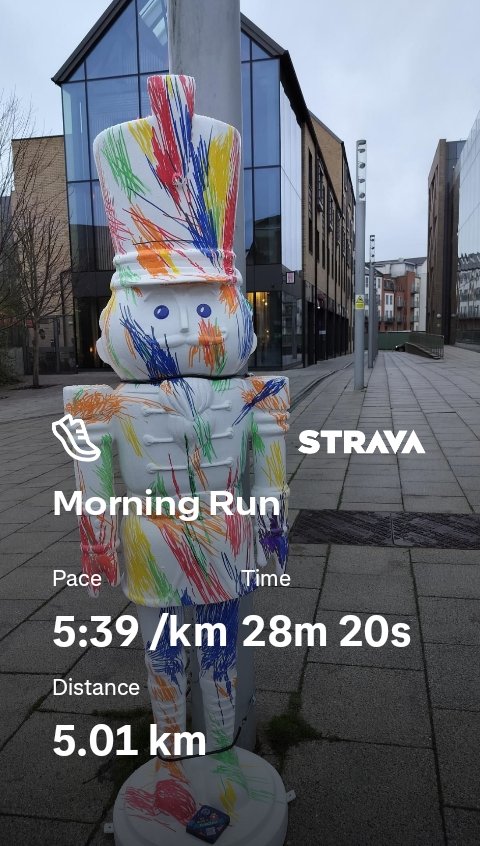 Morning 5km run 
Damp and windy, but not as bad as the forecast had suggested. Still spotting pops of colour, saw one of the nutcrackers, past the pillars, and down the Shambles 
Happy Friday! 😃🏃‍♀️
#York #Running