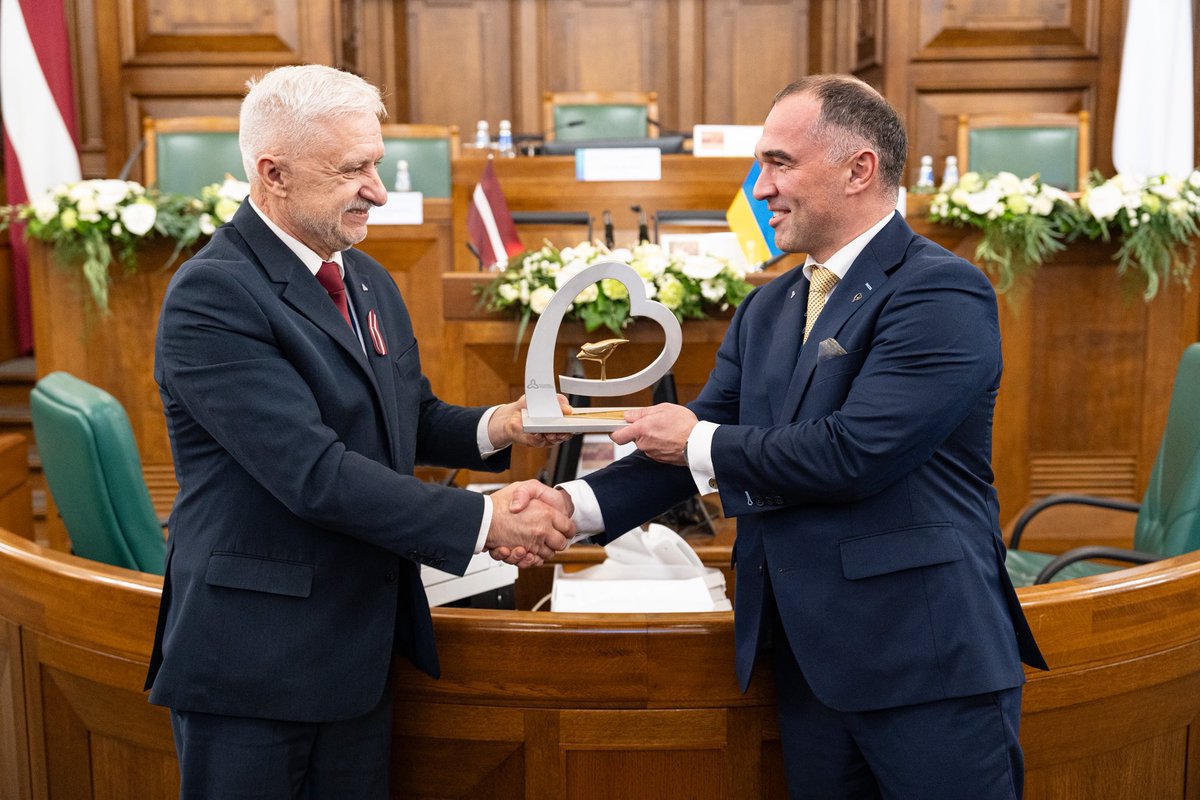 AssemblyBaltic's tweet image. ✨ Closing of the 44th Session of the Baltic Assembly

💙The Presidency statuette was formally passed to newly elected President Timo Suslov. 

Photos: Reinis Inkēns 

#balticassembly #balticstates #baltics