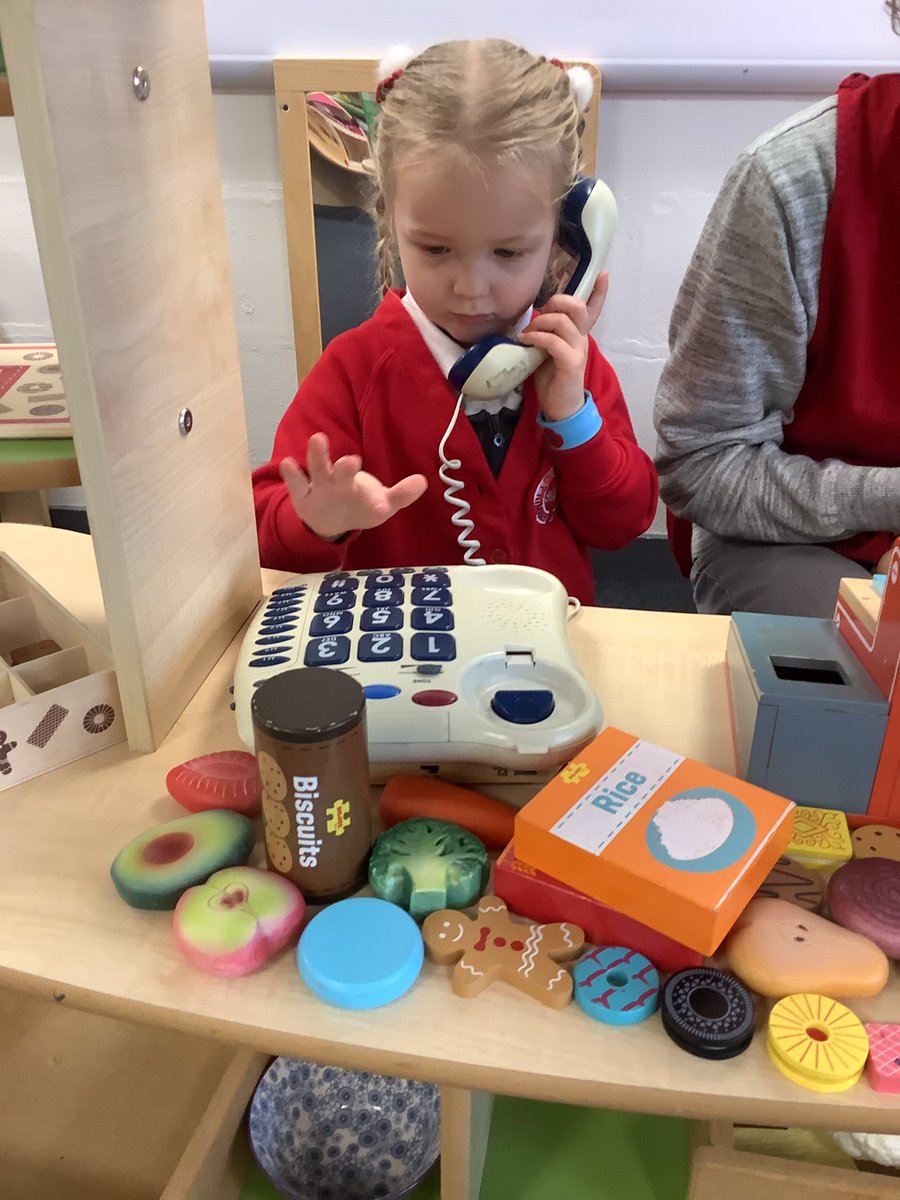 KincraigPreSch's tweet image. Preschool went to College this week.  We had lots of fun in the role play area, listening to stories and with the messy play. 👏