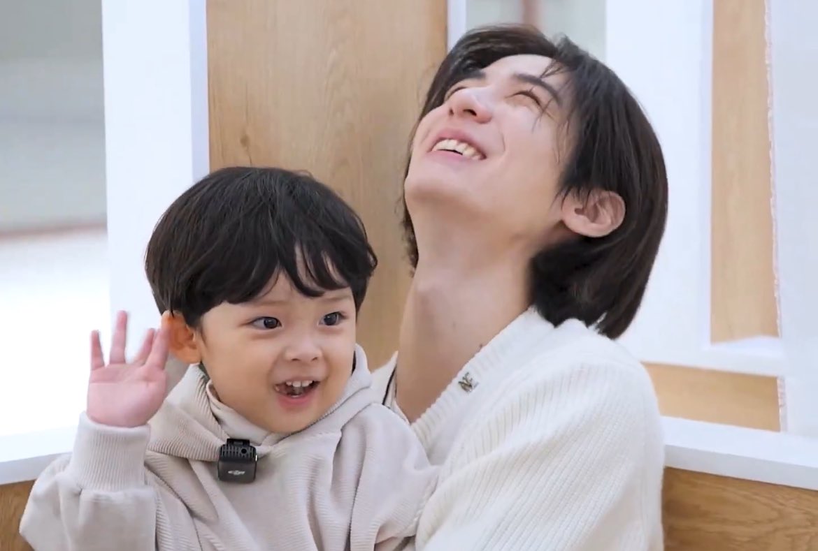 leehancokr's tweet photo. how could you not love him..🥹 https://t.co/3YUtMhKvIL