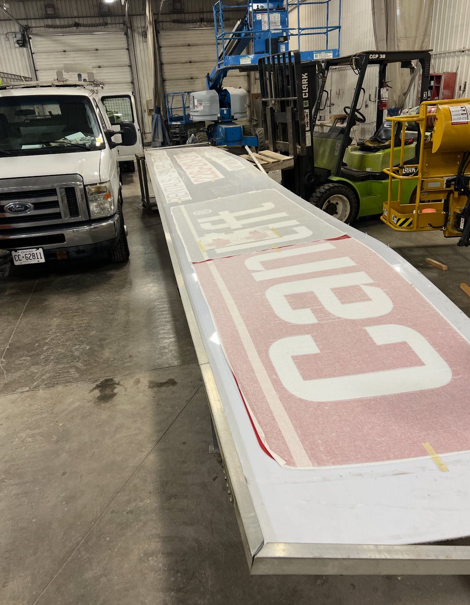LED_SolutionsCA's tweet image. New signage installed for CanLift as they expand into London, Ontario. A 4’ x 27’ illuminated sign box, a new pylon, and full in-house fabrication from our Hamilton team. Canadian-made quality, built for growth. #LEDSolutions 

@canliftequip 🇨🇦