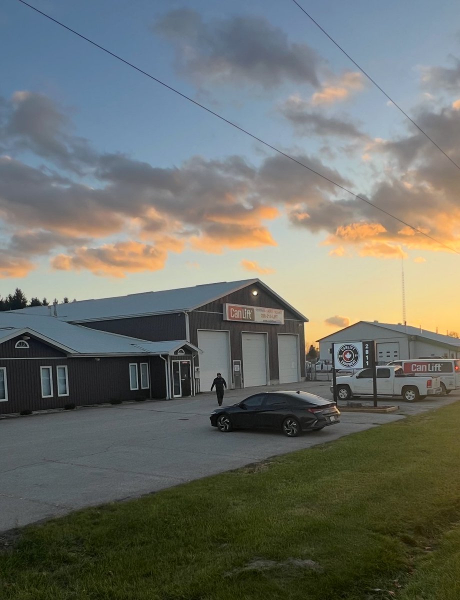 LED_SolutionsCA's tweet image. New signage installed for CanLift as they expand into London, Ontario. A 4’ x 27’ illuminated sign box, a new pylon, and full in-house fabrication from our Hamilton team. Canadian-made quality, built for growth. #LEDSolutions 

@canliftequip 🇨🇦