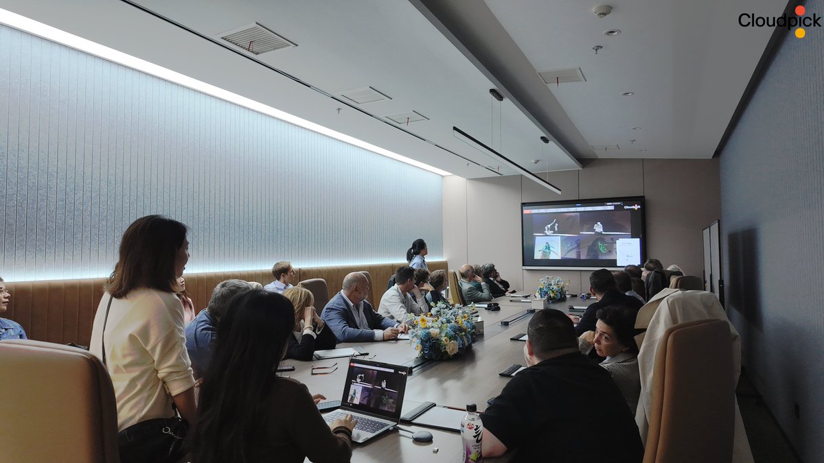 CloudpickTech's tweet image. 🇪🇸 Honored to host a Catalonia retail delegation in China, where leaders from Abacus, ABC Grup, Calbet, Plusfresc, Comertia &amp;amp; more experienced Cloudpick’s AI-powered unmanned store — scan in, pick, walk out.

#Cloudpick #AI #SmartRetail #Spain #Catalonia #UnmannedStore