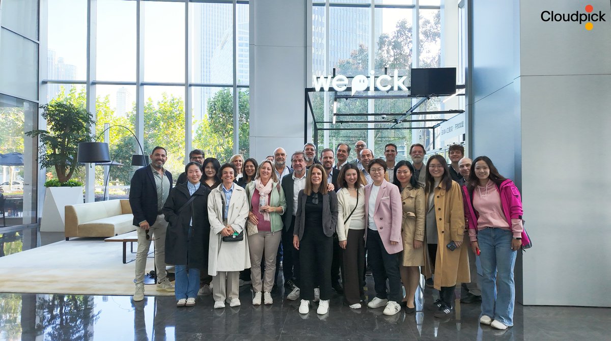 CloudpickTech's tweet image. 🇪🇸 Honored to host a Catalonia retail delegation in China, where leaders from Abacus, ABC Grup, Calbet, Plusfresc, Comertia &amp;amp; more experienced Cloudpick’s AI-powered unmanned store — scan in, pick, walk out.

#Cloudpick #AI #SmartRetail #Spain #Catalonia #UnmannedStore