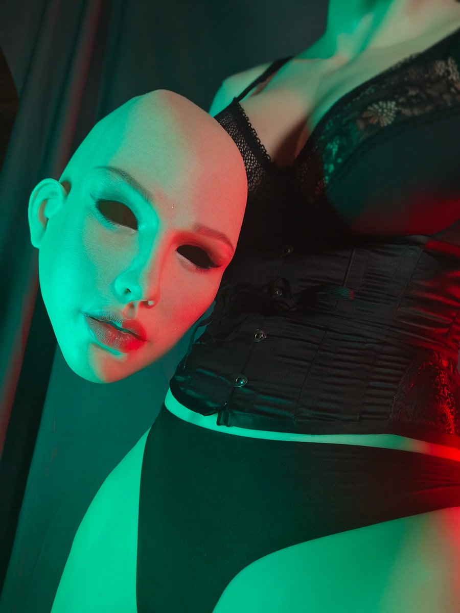 Hey, today was a great day of filming🙌

#Dreammask #femalemask #skinsuit #DMS #femalemasking