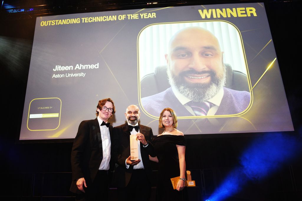 TechsCommit's tweet image. Congratulations to @JiteenAhmed of @AstonUniversity who was named @timeshighered Outstanding Technician of the Year 2026 at yesterday’s #THEAwards, and to Helena Brown of @UniversityLeeds who was highly commended for the Award👏 

Read more👉shorturl.at/h96qC
