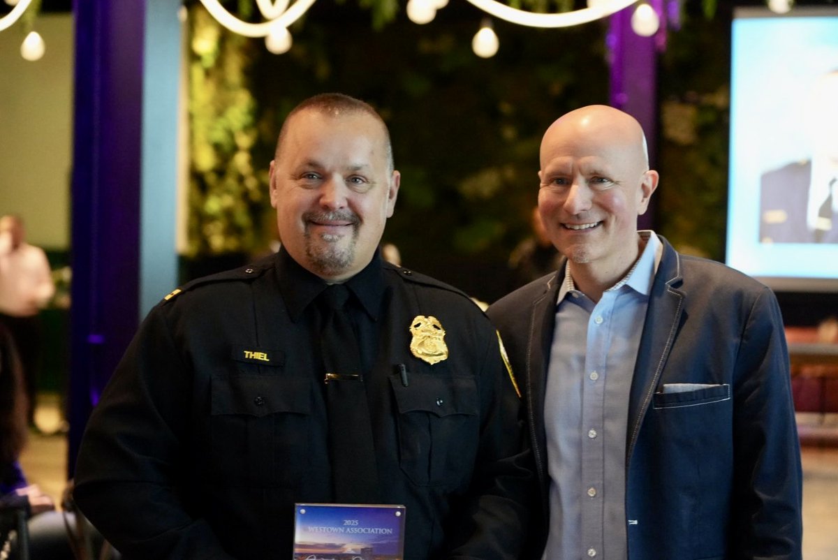 MilwaukeePolice's tweet photo. #MKEPD #Congratulations ππ
At the Westown Association annual meeting, Milwaukee Police District One Captain Robert Thiel received the Westown Champion Award. #NiceJob https://t.co/DQsfSHOs6Y