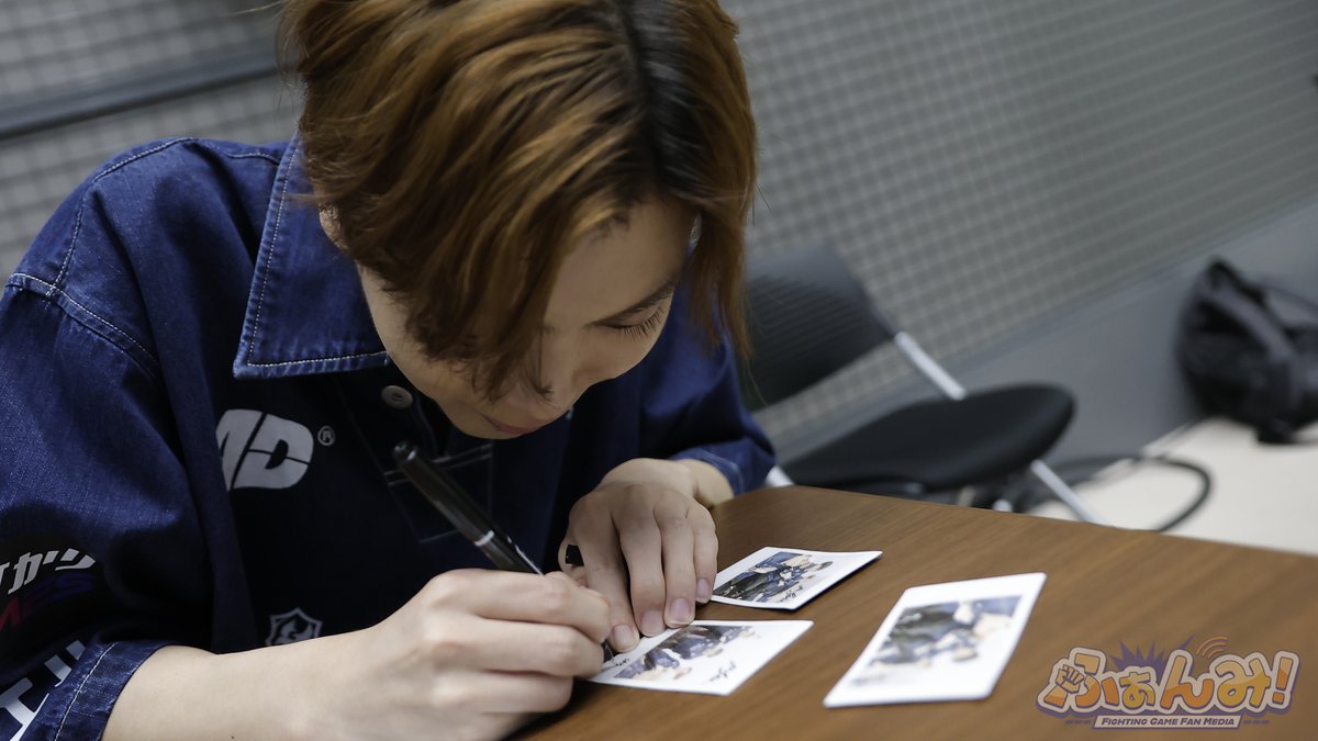 SFLの宣材写真取材に行かせていただいた時のものです。
出さなくてもいいかな、と思っていたんですけど翔さんの写真があったので世に残しておきたくて
<a href="/Kakeru_FGC/">ZETA Kakeru(翔)</a> 
さはらさんのチェキサインはネタバレになるかもしれない…