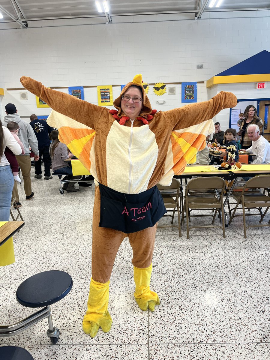 CreedsES's tweet photo. Family Thanksgiving lunch today and it's such a special tradition. @vbschools https://t.co/1CAHFi05C2