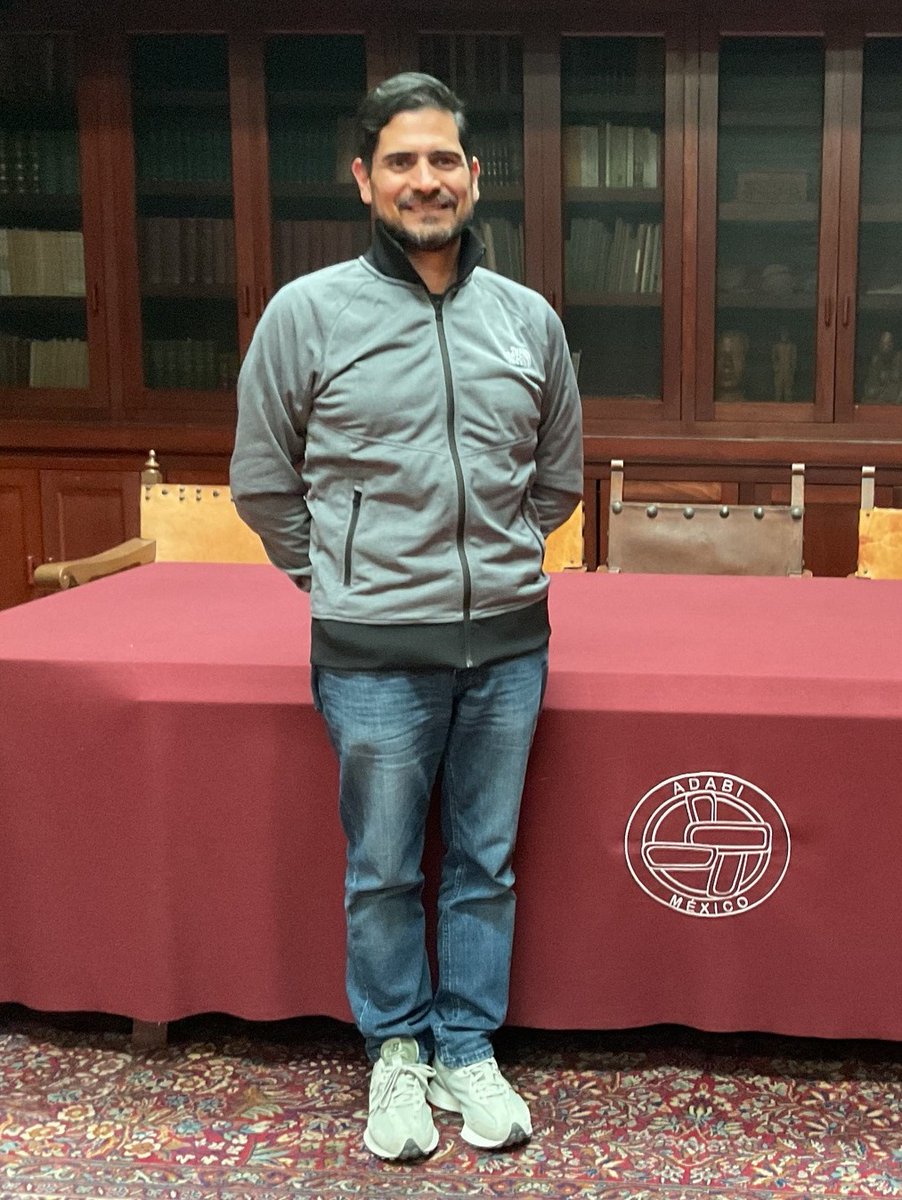 Ayer recibimos la visita del doctor Iván Vartan Muñoz Cotera, titular del <a href="/AGEC_Coahuila/">Archivo General del Estado de Coahuila</a>. Confiamos en seguir #SumandoEsfuerzos institucionales el próximo año.
#TodoSeaPorLosArchivos #MomentosAdabi #BibliotecaCossío