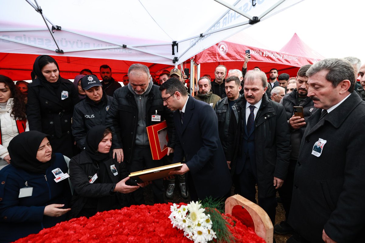 Aziz milletimizin başı sağ olsun🇹🇷

📌Aziz şehidimiz Astsubay Üstçavuş Emre Altıok;

Valimiz Sayın <a href="/orhantavli_/">Orhan Tavlı</a>, Çalışma ve Sosyal Güvenlik Bakan Yardımcısı Sayın Dr. Adnan Ertem, Sanayi ve Teknoloji Bakan Yardımcısı Sayın Muhammet Kasım Gönüllü, AK Parti Genel Başkan