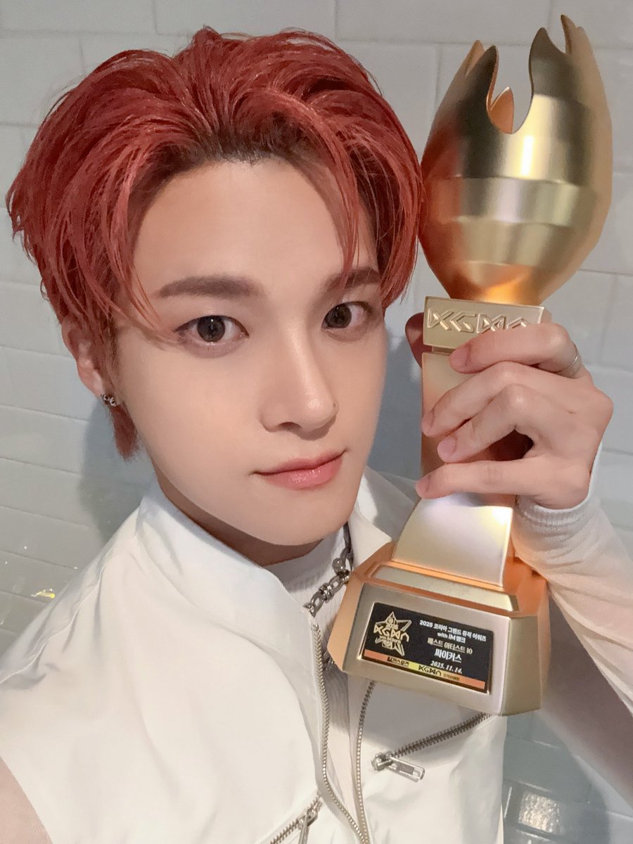 0524updates's tweet photo. [📸]

🏆 #2025KGMA Behind Photo 🏆
⠀
#xikers #싸이커스 #준민 #JUNMIN https://t.co/PHZvAGM7pb