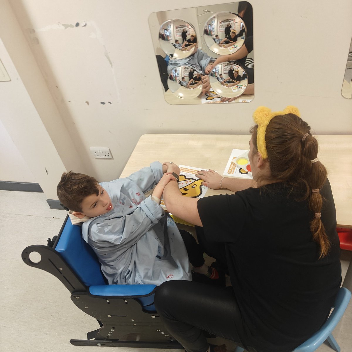 Finger painting a bandana for pudsey this morning! <a href="/drumparkprimary/">Drumpark</a>