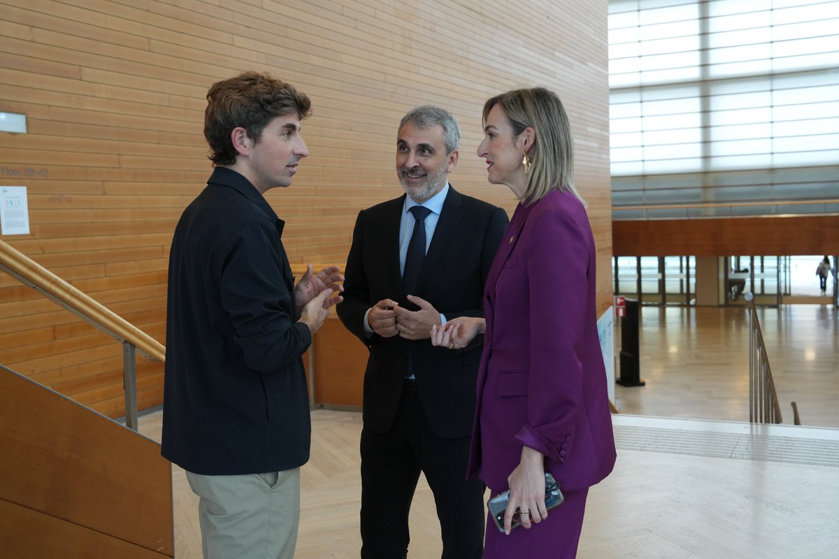 jon_insausti's tweet image. He tenido la oportunidad de escuchar a una de las personas que más me inspiran en mi labor diaria: Xavier Marcet.

En su intervención ha abordado un reto fundamental: cómo avanzar hacia una administración más humanista.

Una transformación que empieza siempre por uno mismo:
🔹…