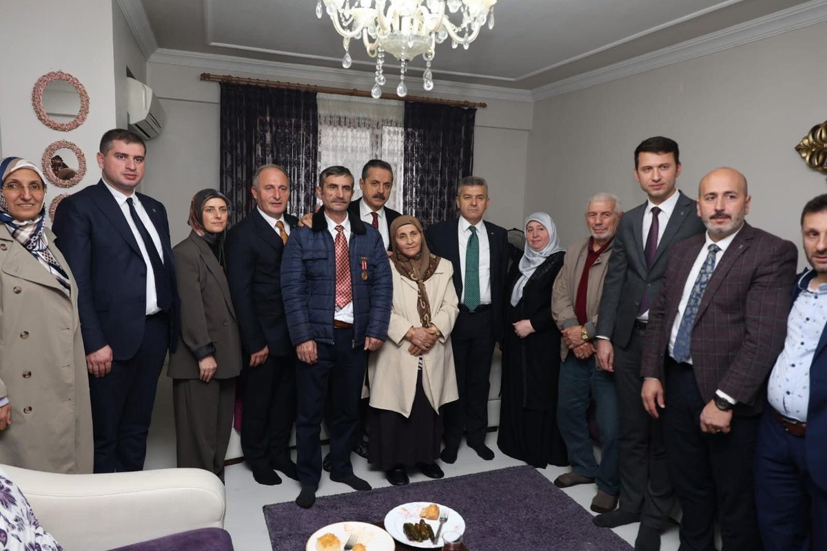 ARHAVİ İLÇEMİZ DOĞALGAZA KAVUŞTU

Sahil ilçelerimizden güzel Arhavimiz bügün doğalgaza kavuştu. Arhavimize hayırlı, uğurlu olsun…

Artvin’e her ay gelerek tüm ilçe ve köylerimizi ziyaret eden, yapılması gerekenleri yerinde tespit edip süreci yakından takip ederek sonuçlandıran