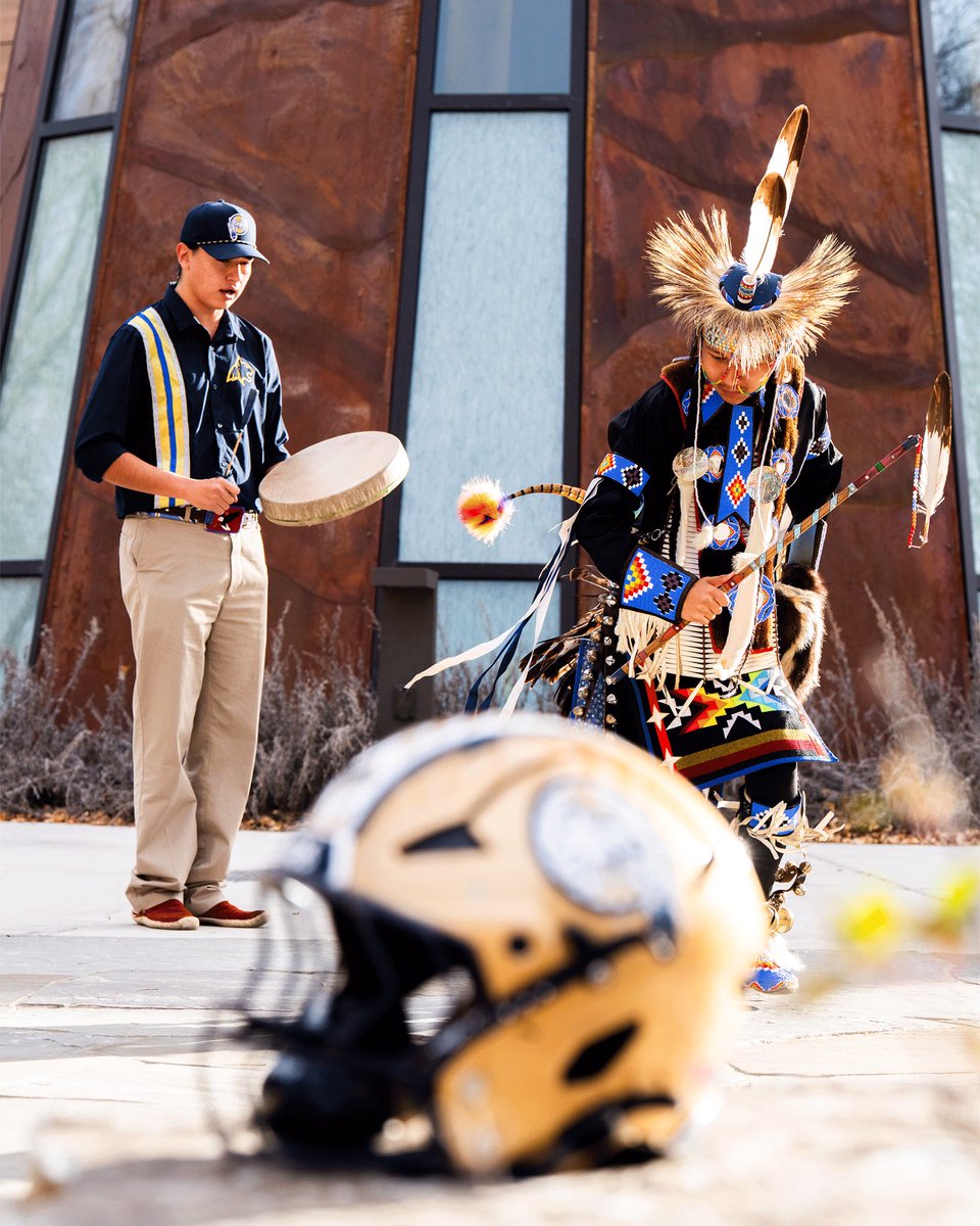 MSUBobcats_FB's tweet image. 𝐓𝐡𝐢𝐬 𝐖𝐞𝐞𝐤’𝐬 𝐇𝐞𝐥𝐦𝐞𝐭 👀

In partnership with the MSU American Indian Council, we honor Indigenous heritage and highlight Montana State Universities commitment to inclusion, respect and cultural representation.

#BobcatBuilt