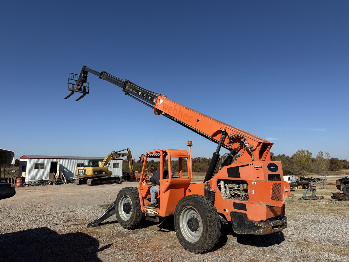 Great weather for showing telescopic handlers 🌞 i35Equipment.com 🇺🇸 #jlg #telehandler #telescopichandler #offroadforklift #forklift