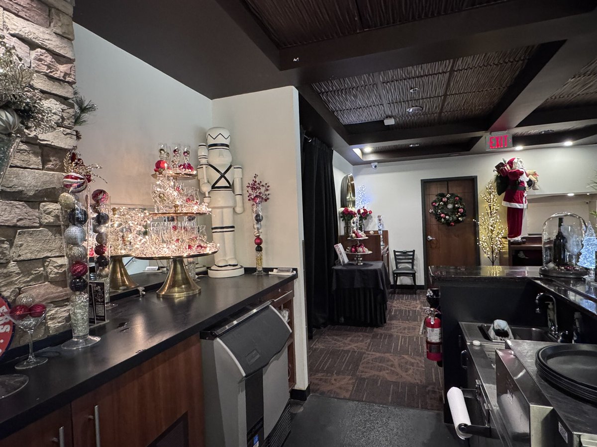 apuliacatering's tweet photo. 🎄✨ Christmas Party Time! ✨🎄🧑‍🎄🌟⛄We still have some dates open for holiday parties at The Loft Room! Gather your crew, enjoy good food, and celebrate in a fun, festive space.🎅🎁 Contact us to snag your spot! #theloftroom #leduc #JingleAllTheWay https://t.co/XaR2oygZgP