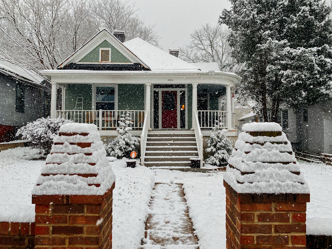 ChapmanInsu1's tweet photo. Winterize Your Home Before the Freeze
Before the first freeze hits, take a few key steps — clear gutters, insulate pipes, inspect the roof — and check your insurance policy for cold-weather coverage. A little prep now can save big later.
➡️ Full article: https://t.co/yYsOUGR5is https://t.co/5ViX7YuvzI