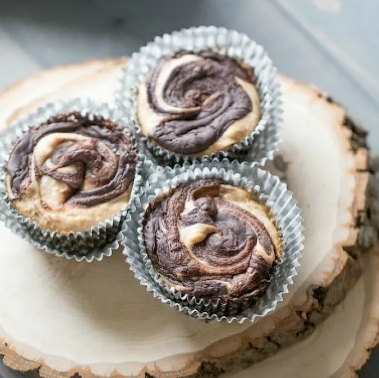 OhioStAthletics's tweet photo. Looking for a last-minute tailgate treat? These Buckeye Cheesecake Cups by @Lemonsforlulu can be prepped and baked in under an hour. They’re a sweet win for your Buckeye football spread! 😋 

Recipe from @OhioEggFarmers:  https://t.co/47G3dGwTcq 

#GoBucks https://t.co/AaSVPs5Ww2