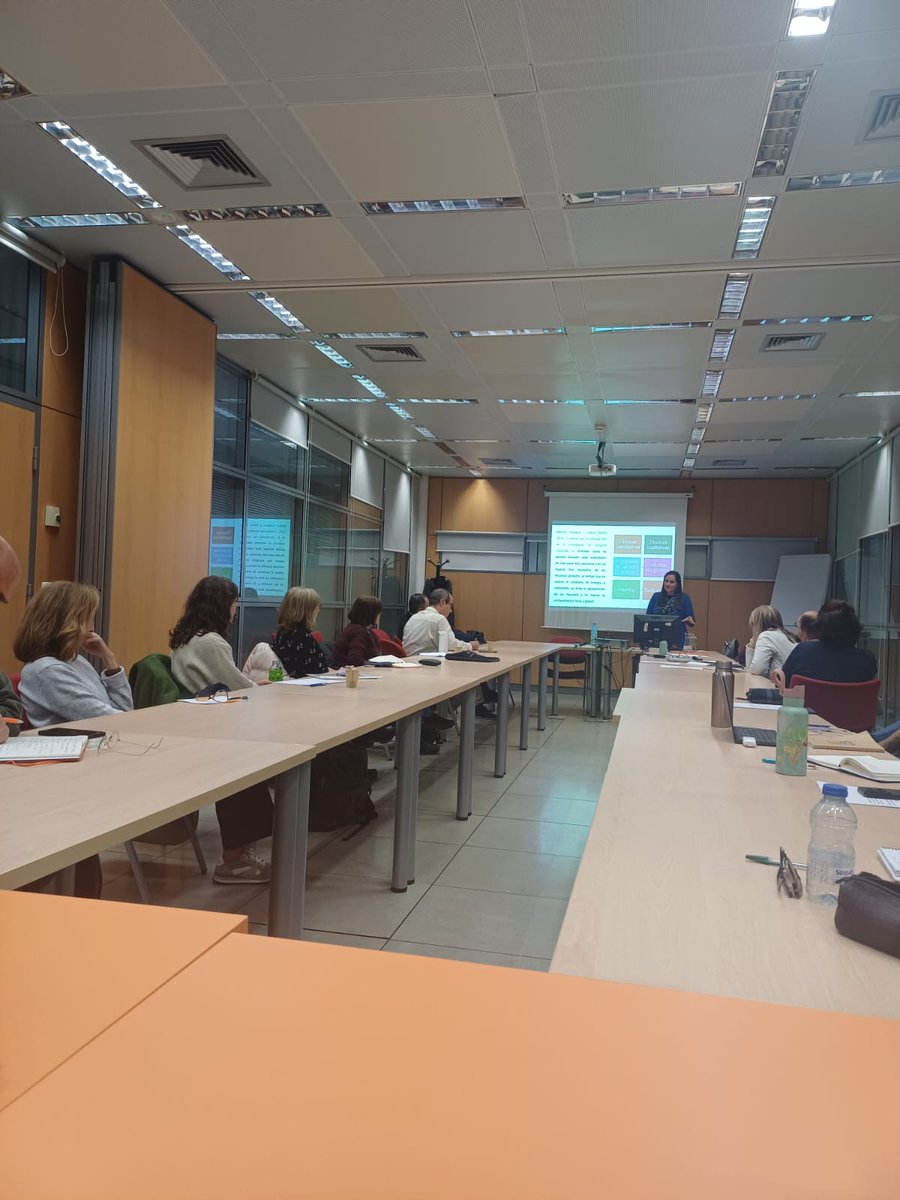 gge_age's tweet image. Ana Espinosa Seguí (Universidad de Alicante): &quot;Geografías del consumo sostenible. Investigación y docencia en un contexto de emergencia planetaria&quot;.