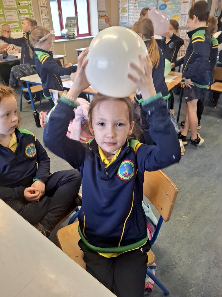 BishopHartyNS's tweet image. 1st and 2nd Class wrapped up a busy @ScienceWeek by exploring static electricity using balloons and looking at the reaction between coke and mentos. We also participated in a Science Quiz. Well done to our winners 🏆 👏 #scienceweek #sese #STEM #discovery @NenaghGuardian