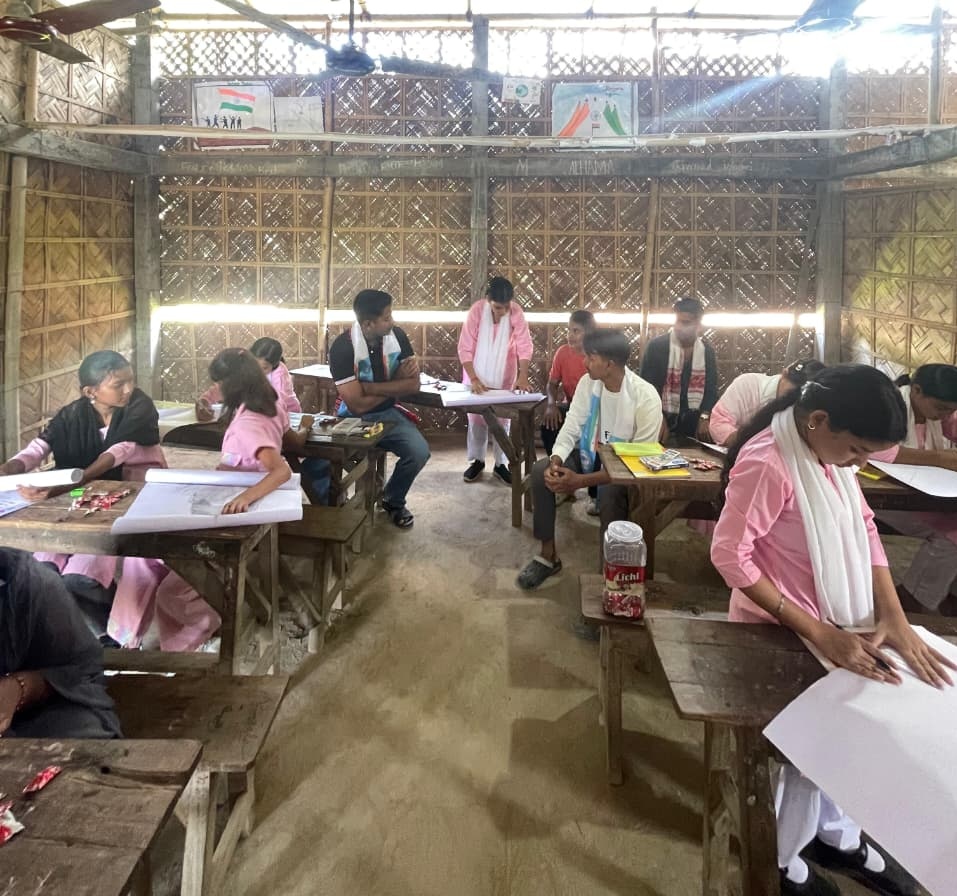 NSUIAssam's tweet image. পণ্ডিত জৱাহৰলাল নেহৰু দেৱৰ জন্ম বাৰ্ষিকী আৰু শিশু দিৱস উপলক্ষে হোজাই জিলা NSUI উদ্যোগত কণ কণ শিশু সকলৰ মাজত এক চিত্ৰাংকন প্ৰতিযোগিতা অনুষ্ঠিত কৰা হয়।

#HappyChildrensDay #NSUIAssam