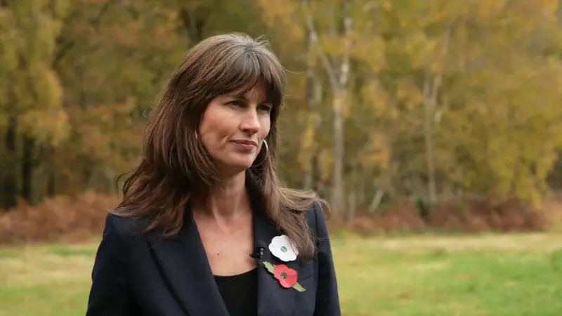 Tutti accoglienti con i migranti degli altri.

Rachel Millward, vice leader dei Verdi inglesi, é sempre stata una sostenitrice dei porti aperti, arrivando a dire con orgoglio che avrebbe esposto "le bandiere di tutte le nazioni" per celebrare il fatto che "i rifugiati sono