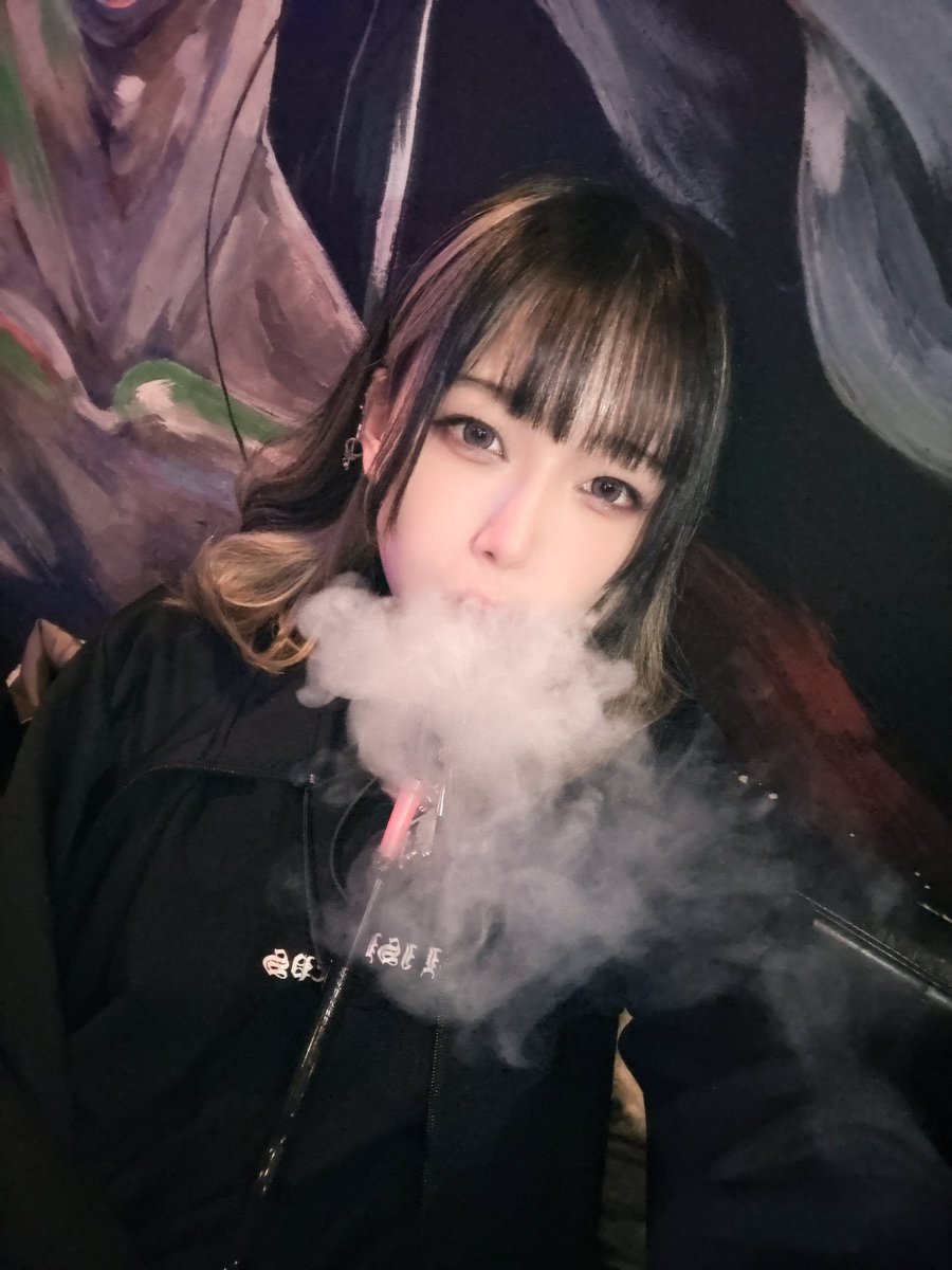 休みなのに来てもた…
今週から金曜深夜はきなさんです〜‼️
あと全人類スイカチャイミントを吸え(絶命)