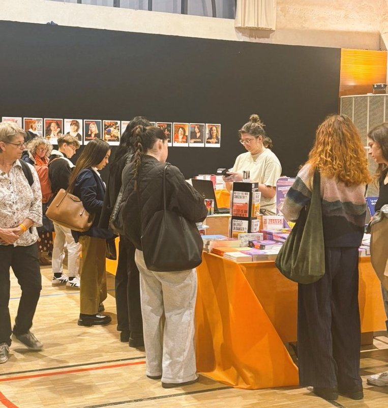 J’étais à la Halle des Blancs-Manteaux pour l’ouverture de la 4ᵉ édition du salon des livres féministes : Délivrées !

👉 Du 14 au 16/11, entrée libre, gratuite avec au programme: débats, lectures, librairie, espace jeunesse !
 
👉 Bravo à <a href="/Femmessolidaire/">Femmes solidaires</a> qui a 80 ans 🎂