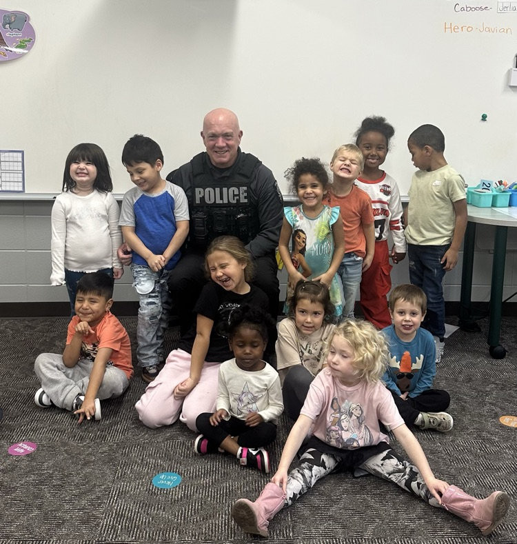ConcordSchoolPD's tweet photo. South Side Book Read! https://t.co/i5QabW4kNU