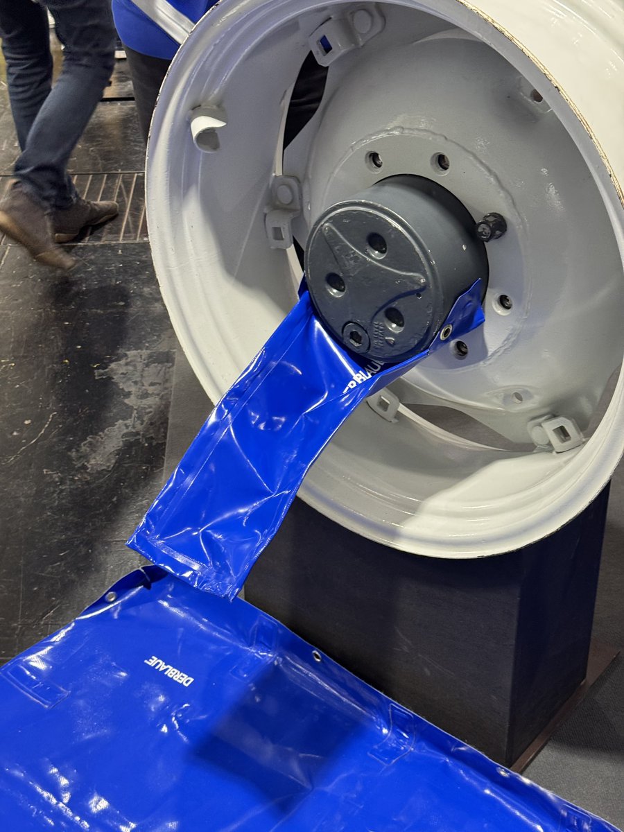 1800weevil's tweet image. These Derbluae flexible funnels, buckets and ground sheets have mouldable strips in them and magnets for fixing to equipment when servicing or repairing to minimise spills and contain mess.
