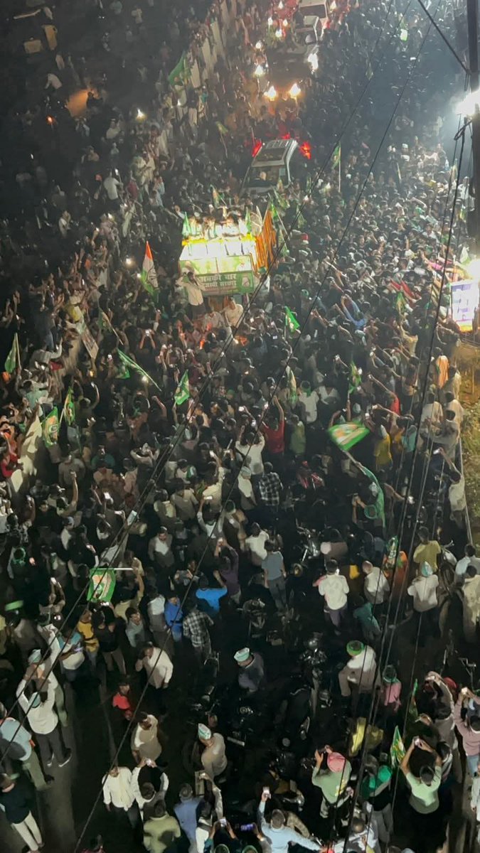 मुझे तो दुःख सिर्फ इस बात का है कि ट्रेंडिंग स्टार चुनाव हार गया,💔💔
क्योंकि वो नौकरी, रोजगार, फैक्ट्री, शिक्षा और स्वास्थ्य पर बात कर रहा था, लेकिन बिहार में सब कुछ सबके पास था ! इसलिए ऐसा हुआ !💔💔💔
<a href="/khesariLY/">Khesari Lal Yadav (खेसारी)</a>