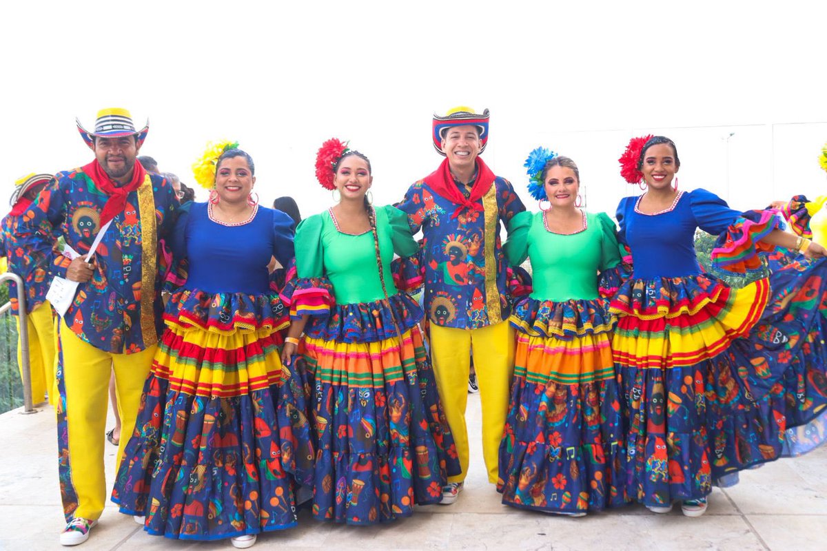 andi_bolivar's tweet photo. ¡Una Comparsa de todos!

En medio del sonido de los tambores, los trajes coloridos y la alegría de la ciudad, más de bailarines de nuestra Comparsa Multiempresarial, para conmemorar los 214 años de #Cartagena. https://t.co/hs6EvOAhPQ