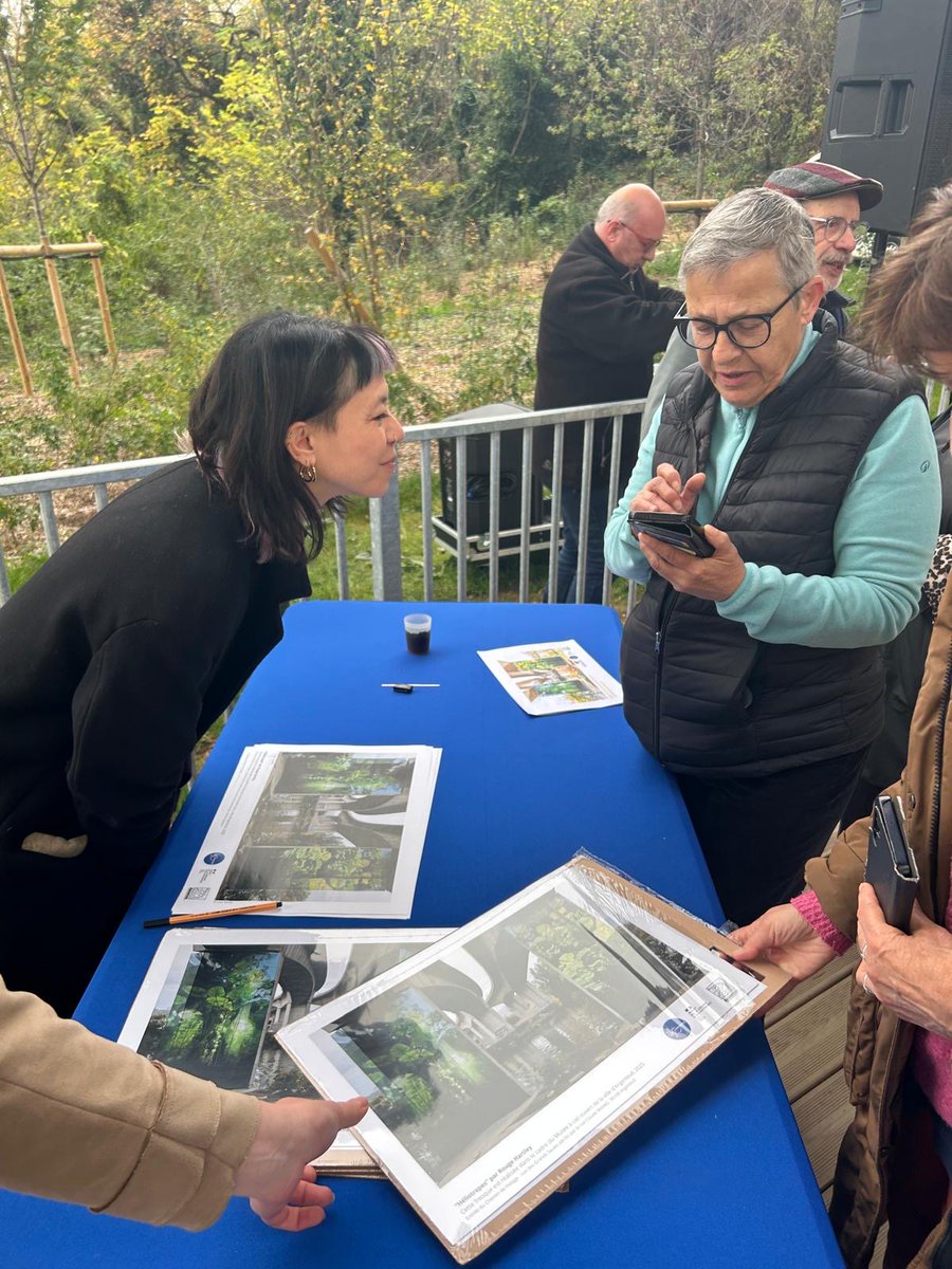 GMothron's tweet image. 🎨 Nous inaugurons aujourd’hui Héliotropes, la nouvelle réalisation de @RougeHartley sur le chemin de halage.
Inspirée de l’héritage impressionniste d’#Argenteuil, elle rejoint le Musée à Ciel Ouvert.

Merci à Rouge Hartley et aux équipes mobilisées. #StreetArt #Impressionisme
