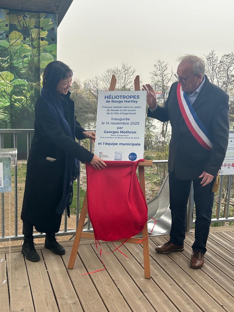 GMothron's tweet image. 🎨 Nous inaugurons aujourd’hui Héliotropes, la nouvelle réalisation de @RougeHartley sur le chemin de halage.
Inspirée de l’héritage impressionniste d’#Argenteuil, elle rejoint le Musée à Ciel Ouvert.

Merci à Rouge Hartley et aux équipes mobilisées. #StreetArt #Impressionisme