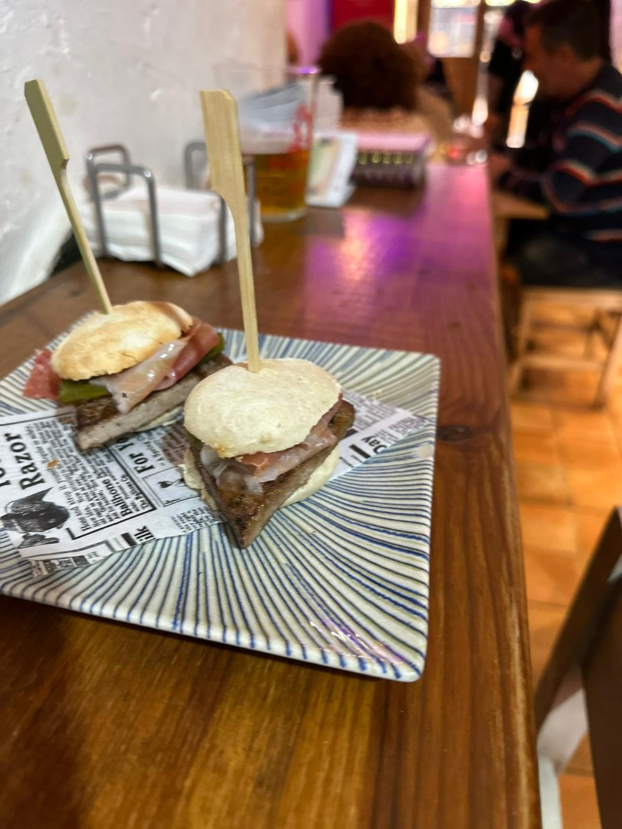 😋 Hoy ha dado comienzo la Ruta de la Tapa de Rincón de la Victoria que se extenderá hasta el domingo 23 noviembre. 

🍽 Recuerda que puedes disfrutar de una tapa especial + bebida, por solo 3,5€, en más de 40 restaurantes.

#tapas #RutaDeLaTapa #RincónDeLaVictoria